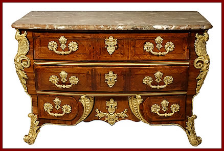 Commode &eacute;poque  Regence sarcophage par Louis Delaitre